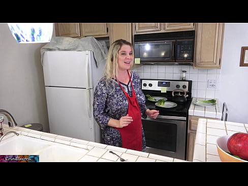 ❤️ Stepmom ga bhleoghan sa chidsin ron cheann-latha aige ️❌ Bhidio fucking leinn